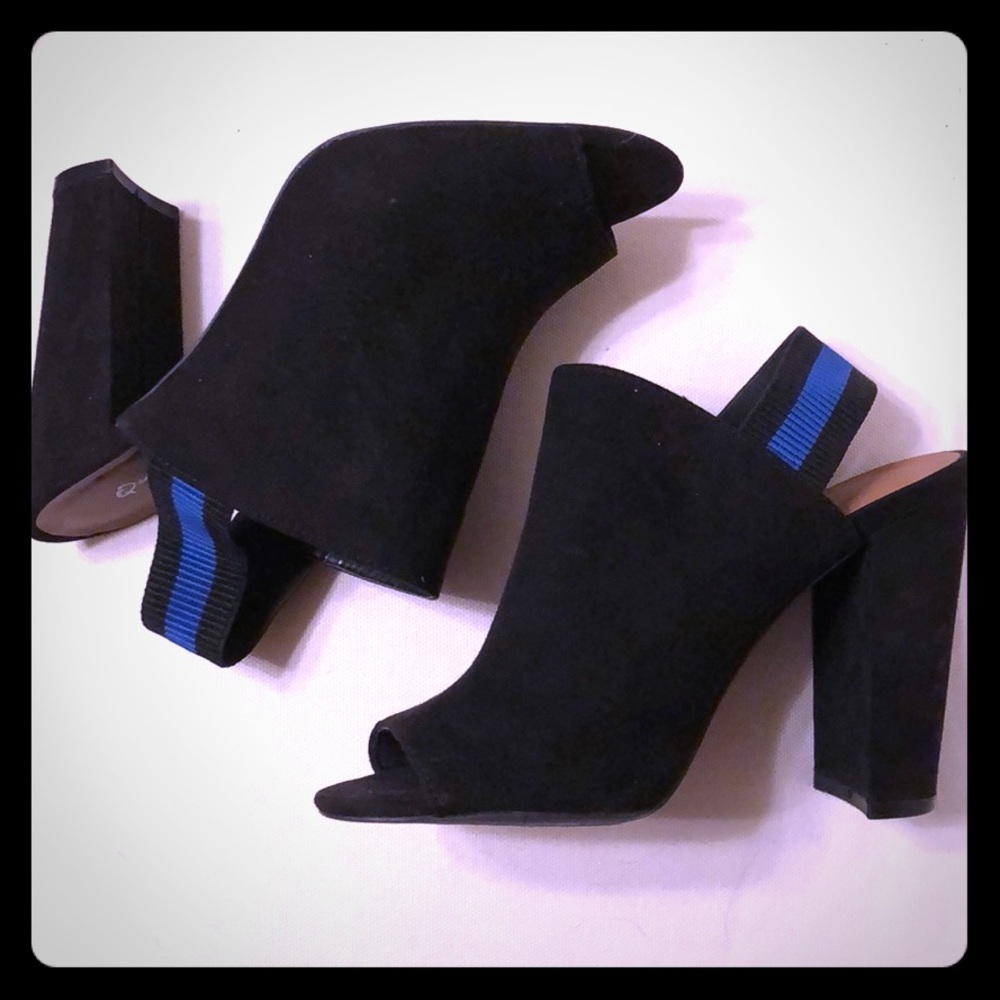 Trendy black suede mules w/ blue detail Sz 7.5